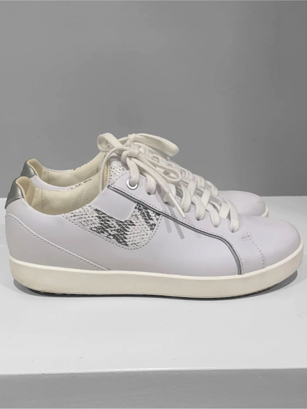 FootJoy Women’s Links Golf Shoes Spikeless Leather White Snake 7.5 - Picture 4 of 10